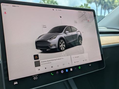 Used 2024 Tesla Model Y Long Range AWD/4WD image 15