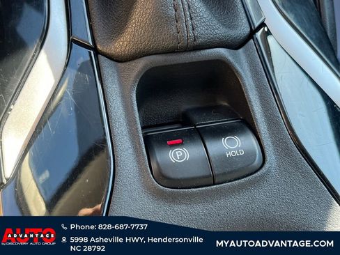 Used 2021 Toyota Corolla LE image 17