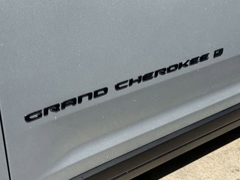 New 2025 Jeep Grand Cherokee L Altitude AWD/4WD image 7