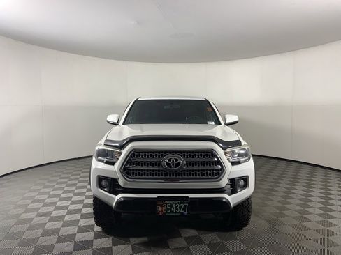 Used 2016 Toyota Tacoma TRD Off-Road image 4