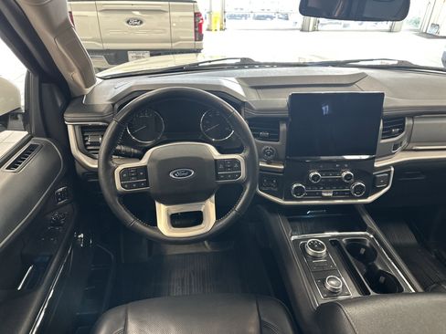 Used 2022 Ford Expedition XLT image 2