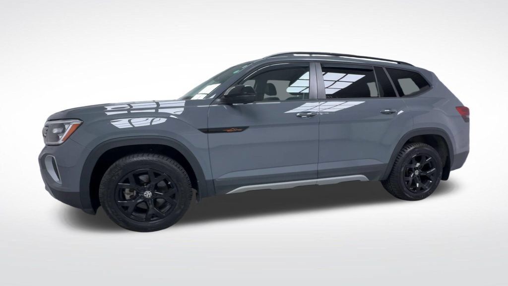 Used 2024 Volkswagen Atlas Peak Edition SE AWD/4WD image 19