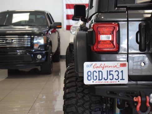 Used 2018 Jeep Wrangler Unlimited Rubicon image 29