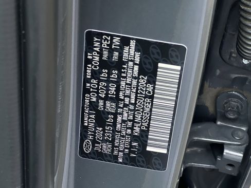 Certified 2025 Hyundai Elantra Limited image 29