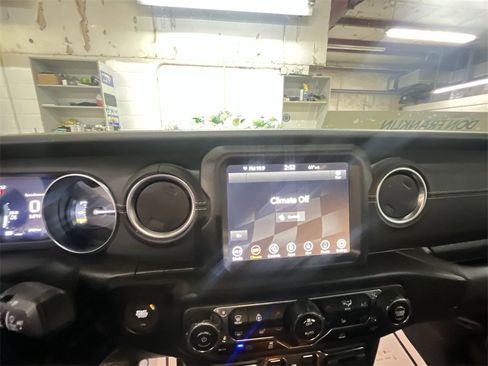 Used 2023 Jeep Wrangler Unlimited Sahara w/ Cold Weather Group image 16