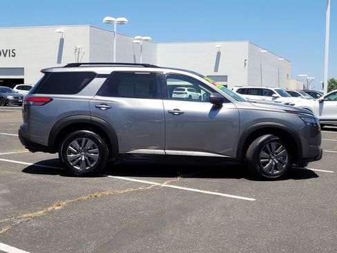 Used 2024 Nissan Pathfinder SV AWD/4WD image 5