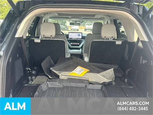 Certified 2025 Ford Explorer Platinum w/ Ultimate Package AWD/4WD image 21