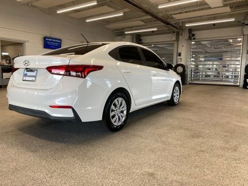 Used 2022 Hyundai Accent SE FWD image 5