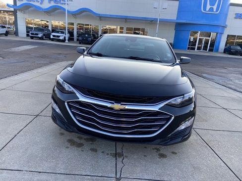 Used 2024 Chevrolet Malibu LT image 3