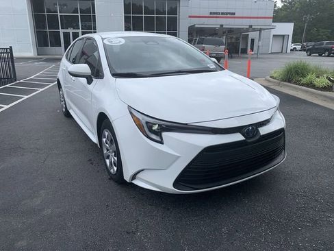 Certified 2024 Toyota Corolla LE FWD image 2