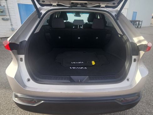 Used 2021 Toyota Venza image 11