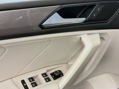 Used 2023 Volkswagen Tiguan SE image 15