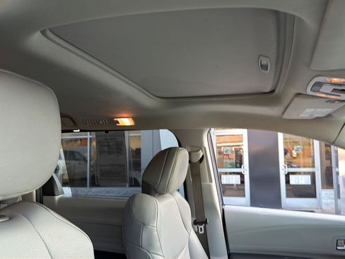 Used 2023 Toyota Sienna XLE FWD image 6