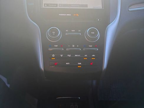 Used 2018 Lincoln MKC Select w/ Select Plus Package AWD/4WD image 18