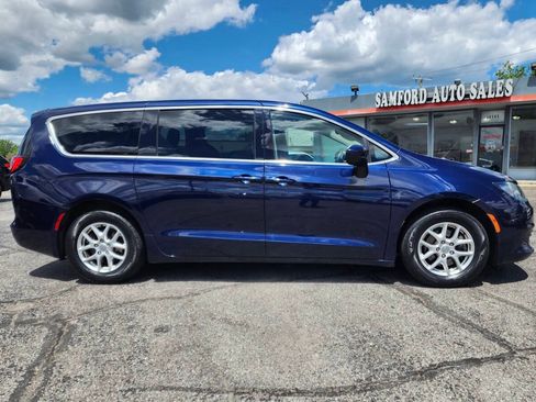 Used 2017 Chrysler Pacifica Touring FWD image 4