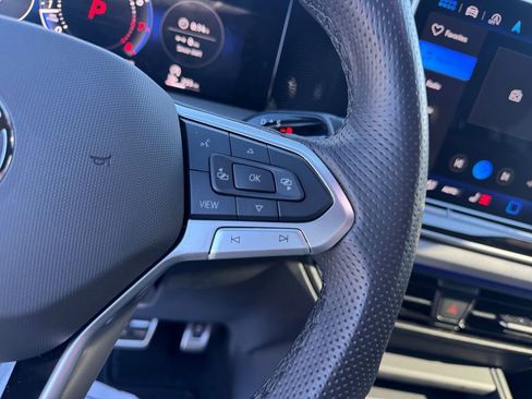 Used 2025 Volkswagen Tiguan SE R-Line image 26