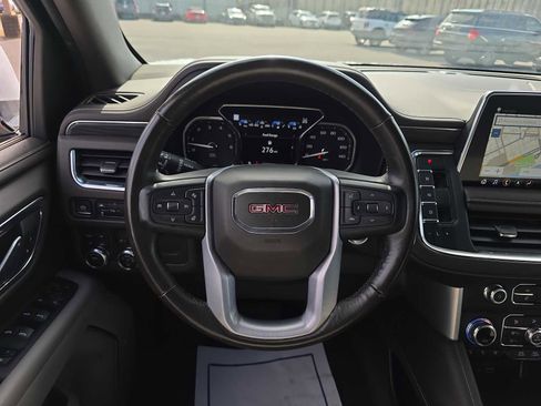 Used 2021 GMC Yukon XL SLT w/ SLT Premium Package image 12