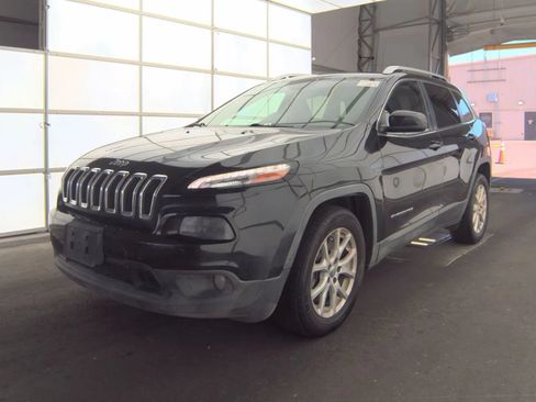 Used 2016 Jeep Cherokee Latitude FWD image 1