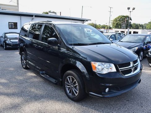 Used 2017 Dodge Grand Caravan SXT FWD image 8