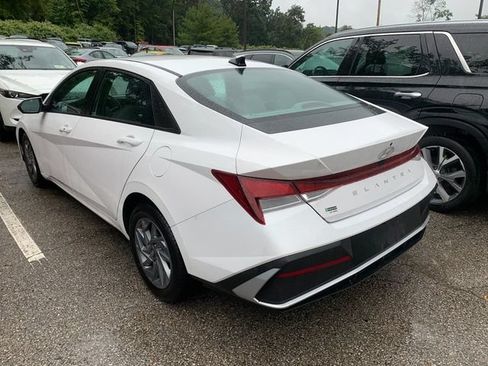 Certified 2024 Hyundai Elantra SEL FWD image 2