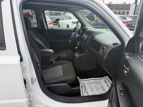 Used 2014 Jeep Patriot Latitude w/ All Weather Capability Group AWD/4WD image 32