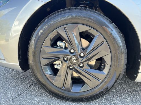 Used 2023 Hyundai Elantra SEL image 21