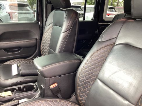 Used 2021 Jeep Wrangler Unlimited Sahara AWD/4WD image 12