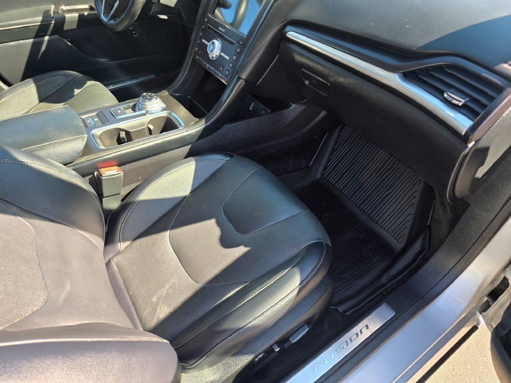 Used 2018 Ford Fusion Titanium FWD image 12