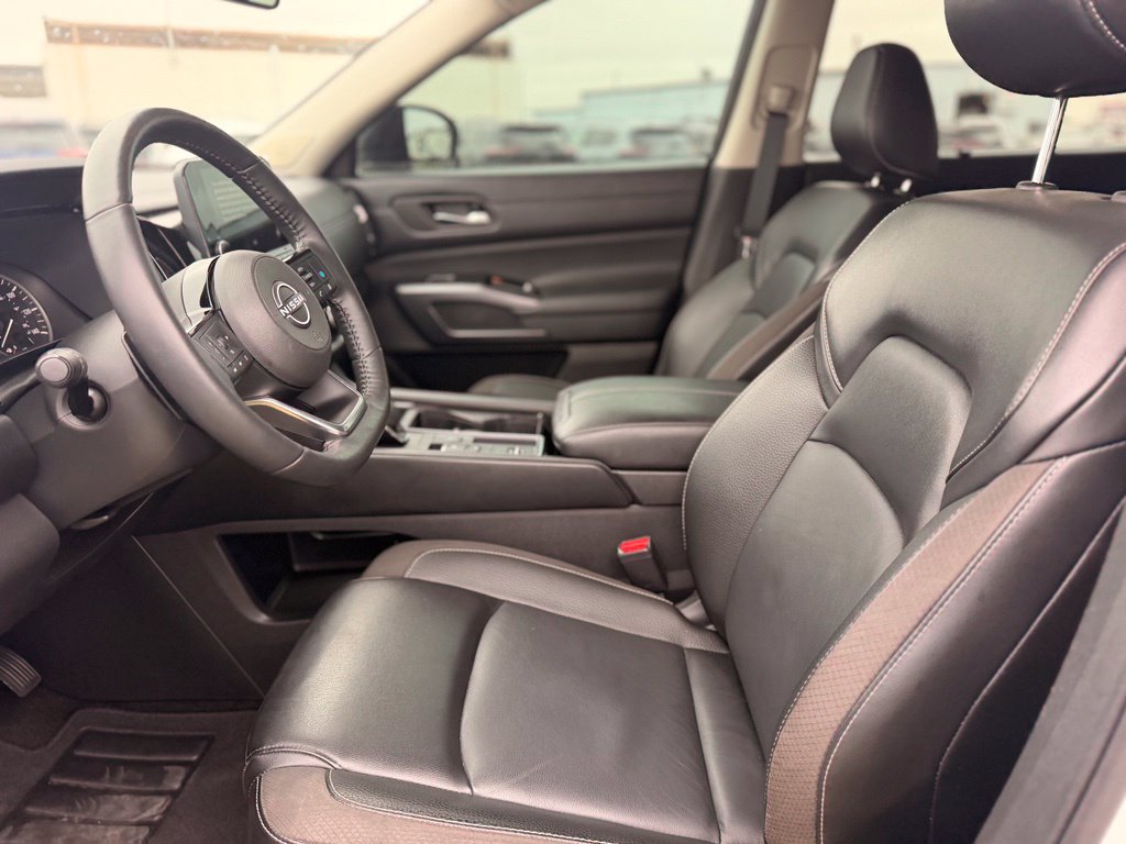 Certified 2024 Nissan Pathfinder SL w/ SL Premium Package FWD image 9