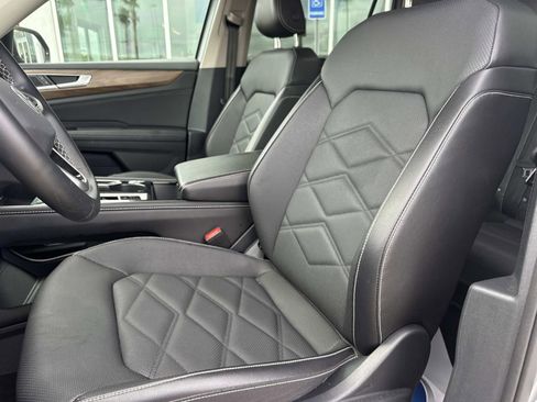 Used 2025 Volkswagen Atlas SE FWD image 15