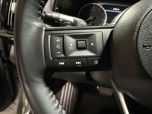Used 2024 Nissan Pathfinder SV FWD image 24