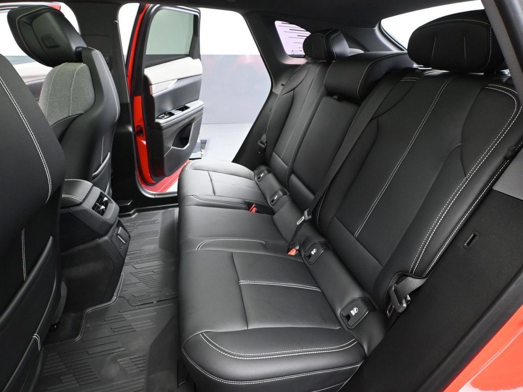 Used 2026 Cadillac Optiq Sport 1 w/ LPO, Floor Liner Package AWD/4WD image 32