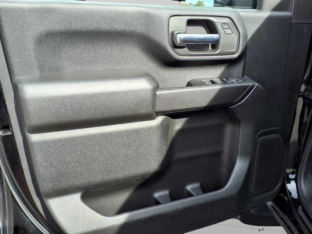 Used 2022 Chevrolet Silverado 2500 Custom w/ Custom Value Package AWD/4WD image 15