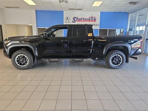 Used 2025 Toyota Tacoma TRD Off-Road image 5