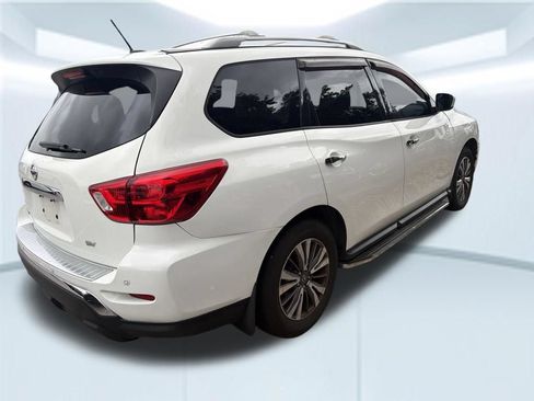 Used 2017 Nissan Pathfinder SV FWD image 8