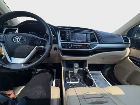 Used 2018 Toyota Highlander XLE w/ Protection Package #3 AWD/4WD image 9