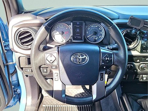 Used 2019 Toyota Tacoma TRD Off-Road w/ TRD Premium Off Road Package AWD/4WD image 17