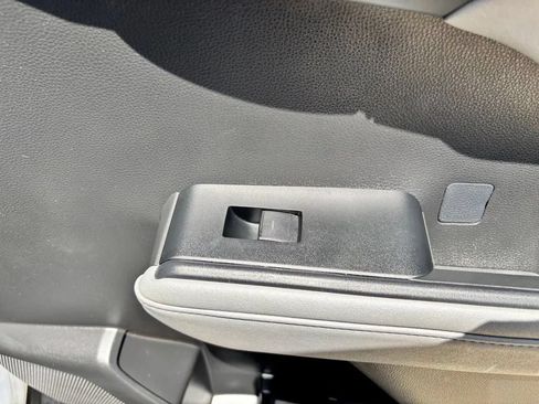 Used 2023 Toyota Highlander XLE FWD image 31