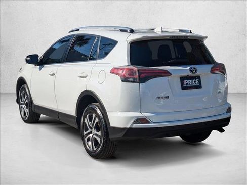 Used 2018 Toyota RAV4 LE image 8