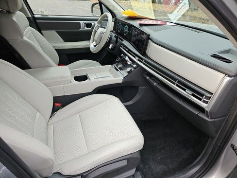 Used 2025 Hyundai Santa Fe SEL image 11