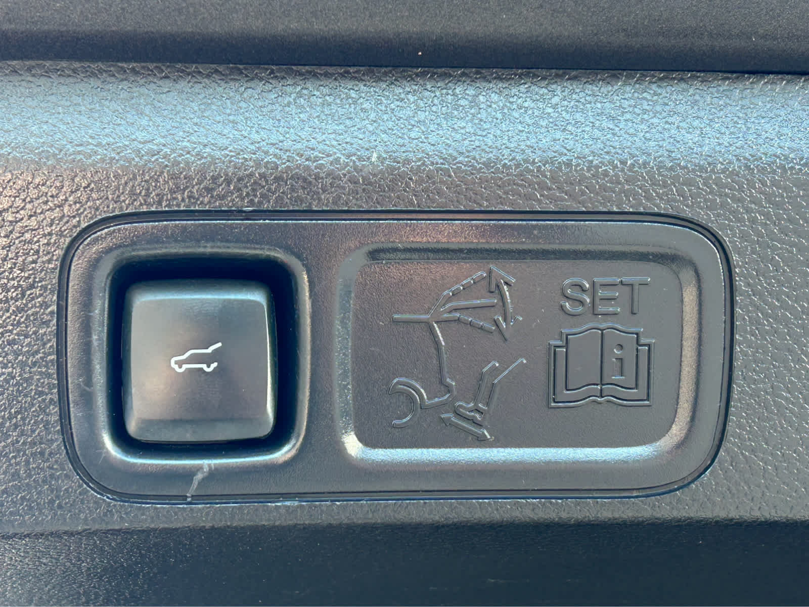 Used 2019 Ford Expedition XLT w/ Equipment Group 202A AWD/4WD image 9