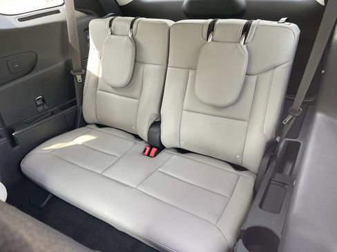 Used 2025 Ford Explorer Active w/ Active Comfort Package RWD image 20