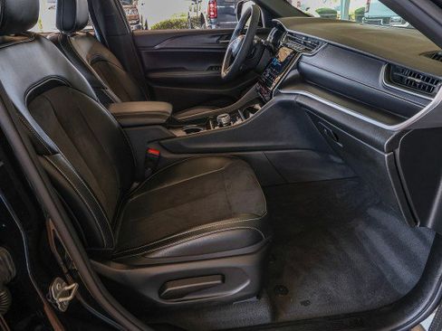 Used 2023 Jeep Grand Cherokee Altitude RWD image 33