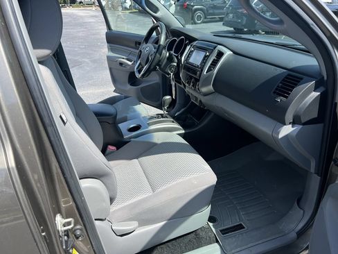 Used 2014 Toyota Tacoma PreRunner w/ SR5 Package RWD image 34