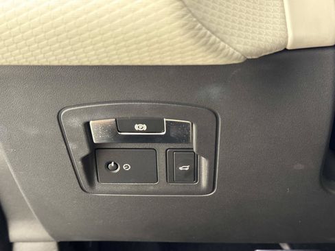 Used 2018 Land Rover Range Rover Velar R-Dynamic SE AWD/4WD image 33