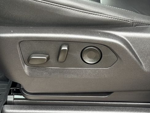 Used 2025 Chevrolet Silverado 1500 LT Trail Boss w/ Convenience Package II AWD/4WD image 17