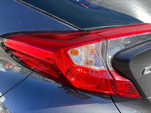 Used 2022 Toyota C-HR XLE image 29