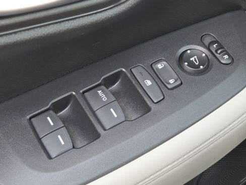 Used 2025 Honda HR-V LX image 26