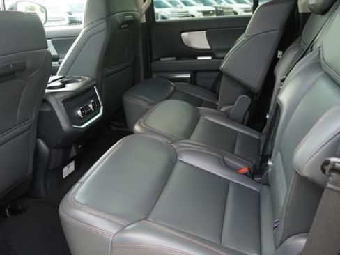 Used 2025 Ford Expedition Active AWD/4WD image 13