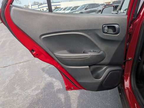 Used 2025 Hyundai Venue Limited FWD image 25